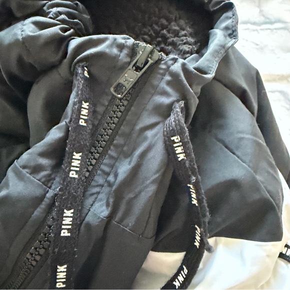 PINK Victoria’s Secret Jacket XS/S | Sherpa-Lined Full-Zip Windbreaker Hoodie - Picture 5 of 7
